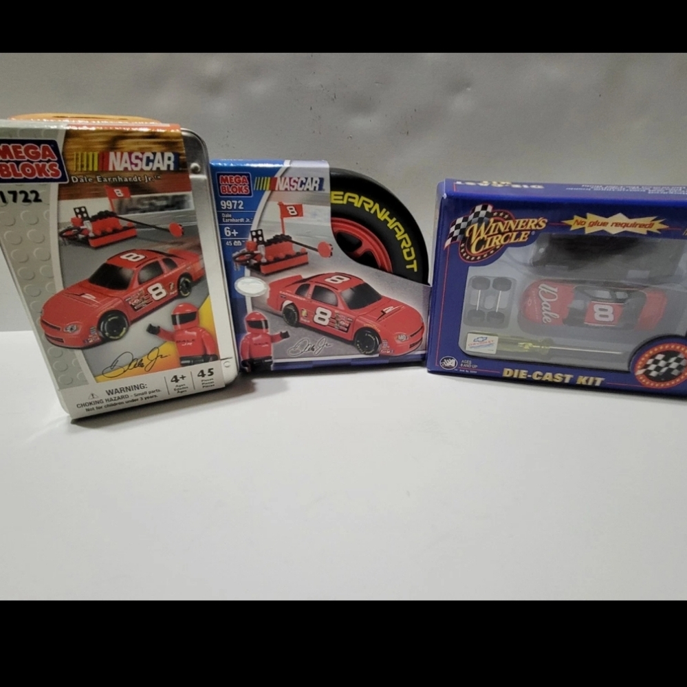 Dale Earnhardt Jr. Mega Bloks lot 9972/1722 Winners Circle Die Cast Kit NIB